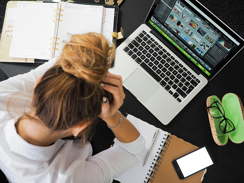 10 DAILY ACTIVITIES YOU CAN ELIMINATE TO REDUCE STRESS AND BURNOUT